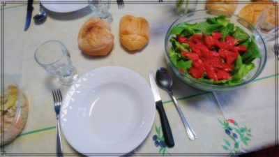 イタリアのレストランや家庭で食事する時の常識 パンをどこに置く